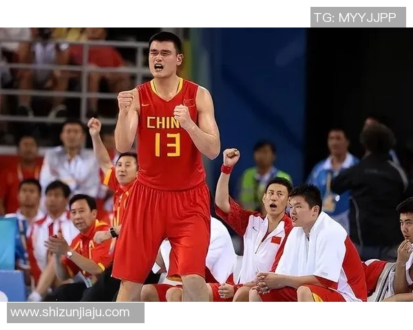 姚明在雅典机场的精彩瞬间与篮球传奇的交汇之旅 姚明在雅典机场的精彩瞬间与篮球传奇的交汇之旅